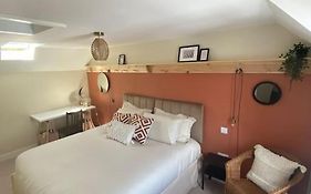 Wee Cottage - Super King Bed!